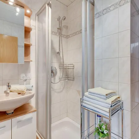 Appartement In Near Lift, Cleaning Included *
