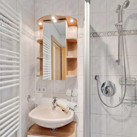 In Near Lift, Cleaning Included * Hainzenberg