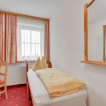 In Near Lift, Cleaning Included Appartement
